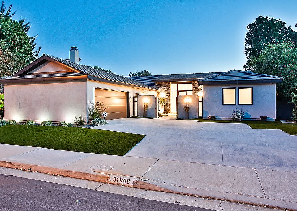 1st image of 31908 Foxmoor Ct