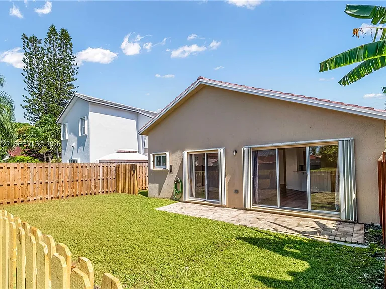 15472 SW 148th Ter — Photo 16