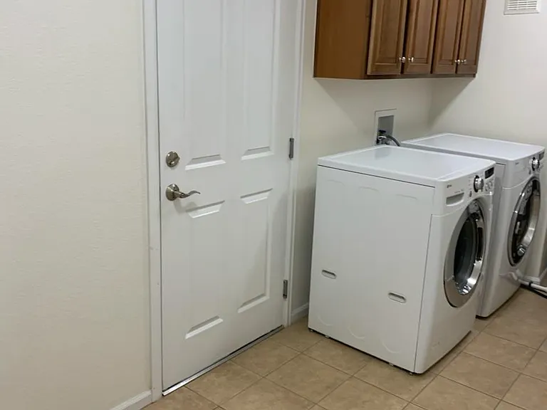 641 W Burgundy St #C — Photo 5