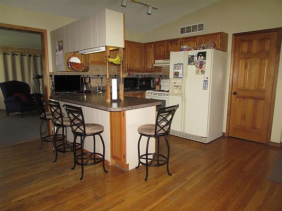3rd image of 3169 Hillwood Dr