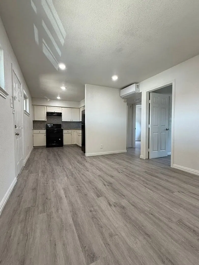 Charming 2BR Duplex in Dallas — Photo 3