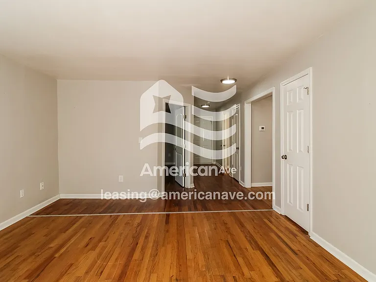 1081233_004_living_room_13839551.jpg