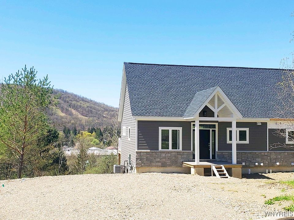 1st image of 10 McKinley Dr