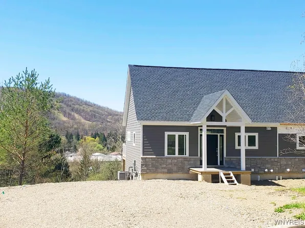 10 McKinley Dr, Ellicottville, NY 14731