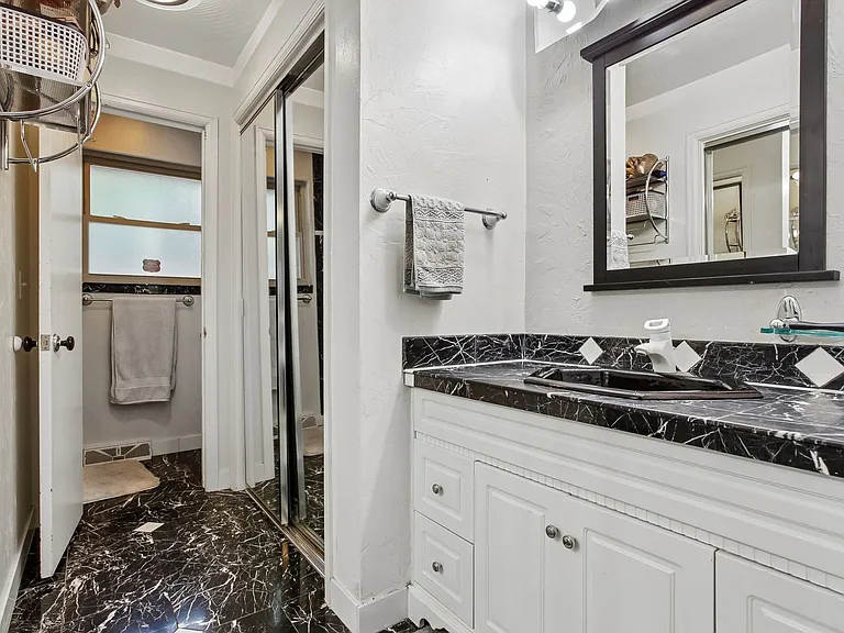 2502 S Yarrow St — Photo 13
