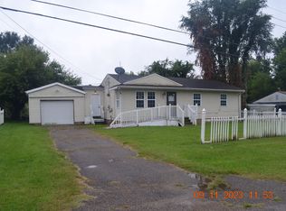 2472 Lawrence Dr, Benton Harbor, MI 49022
