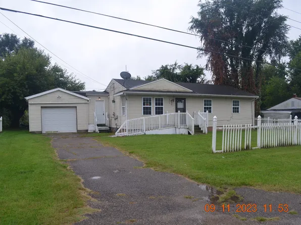 2472 Lawrence Dr, Benton Harbor, MI 49022