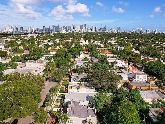 2nd image of 1876 SW 11th St