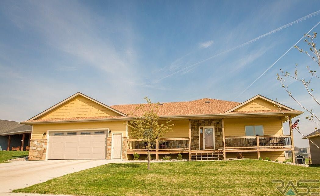 704 Shamrock Dr, Hartford, SD 57033 Zillow