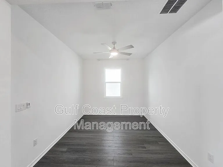 11224 Shoreline Trl — Photo 9