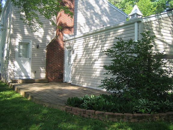 3rd image of 2537 Kewanna Ln