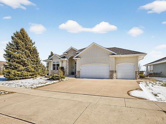 3rd image of 4063 Autumn Lake Ct SW