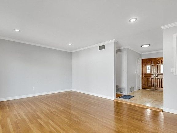 5th image of 8742 Swinton Ave