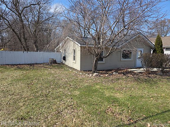 2nd image of 3259 N State Rd