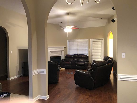 3rd image of 9050 Hickory Dr