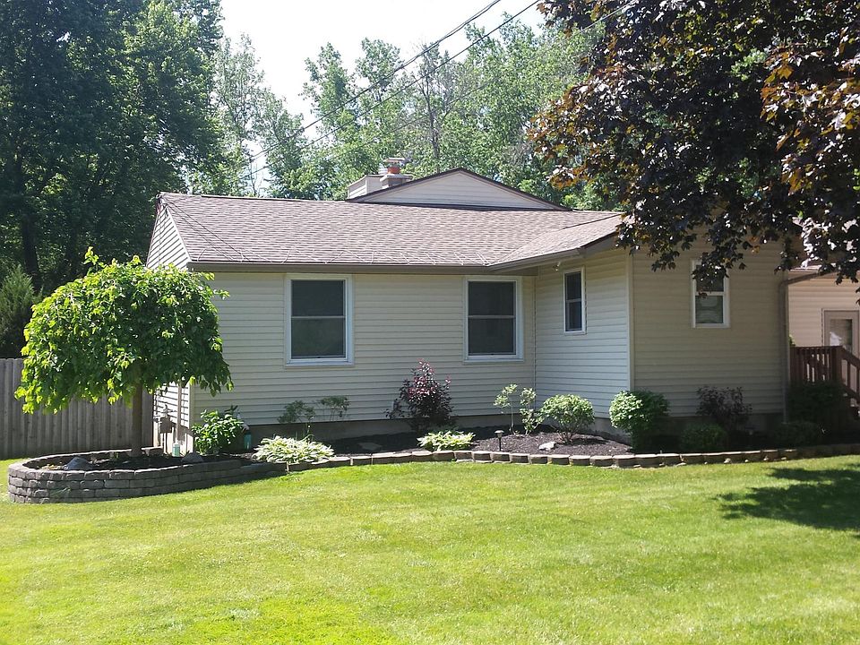 3 bedroom ranch with a 1 1/2 garage