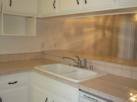 4th image of 2431 Bayshore Ave