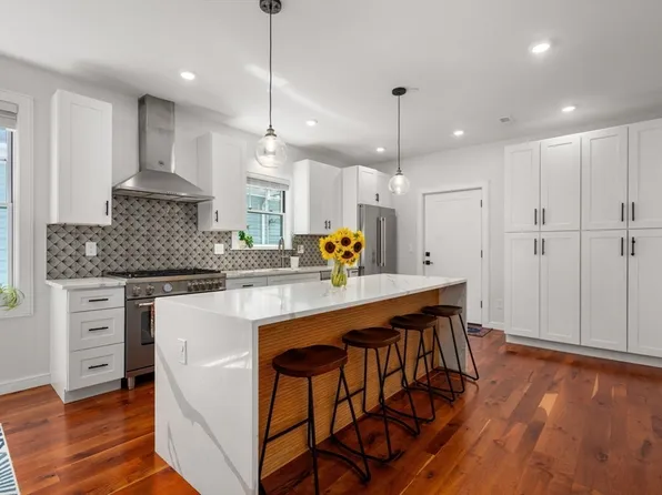242 Broadway #2, Somerville, MA 02145