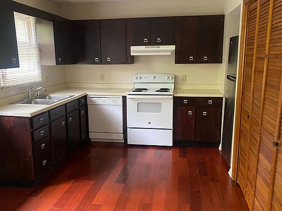 3rd image of 322 Emerald Dr