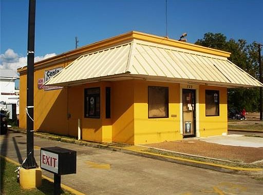 4th image of 729 Bolton Ave