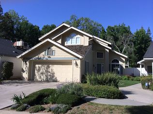 9176 N Woodlawn Dr, Fresno, CA