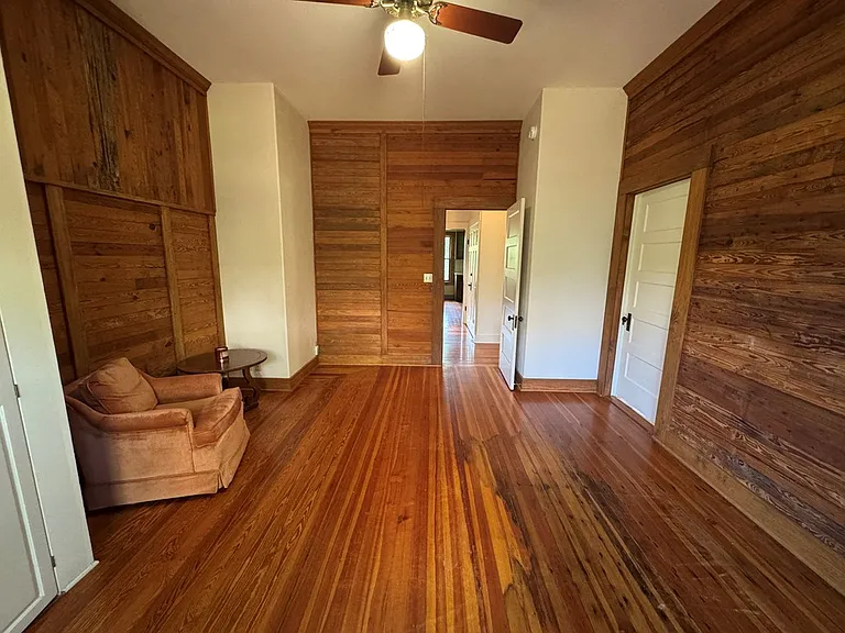 509 W Creek St — Photo 30