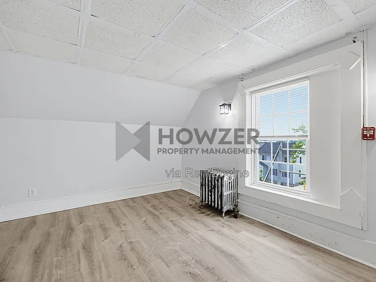 109 Green St #9 — Photo 8