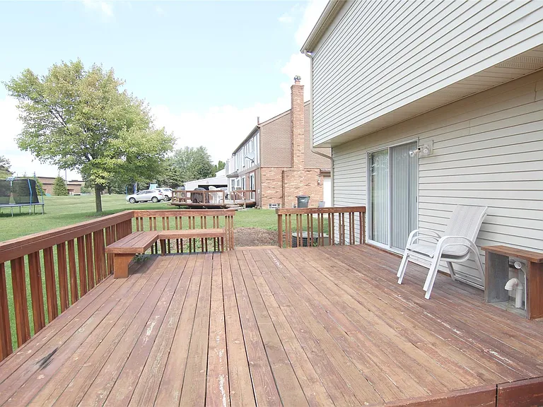 5590 Greenbriar Dr — Photo 7