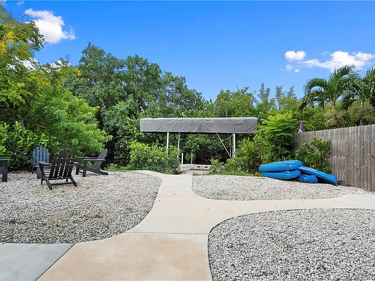 30 SW Hideaway Pl — Photo 32