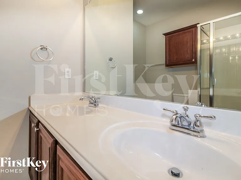 2925 Oakshire St — Photo 11