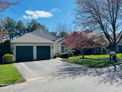 27 Rosewood Drive, Lakewood, NJ, 08701