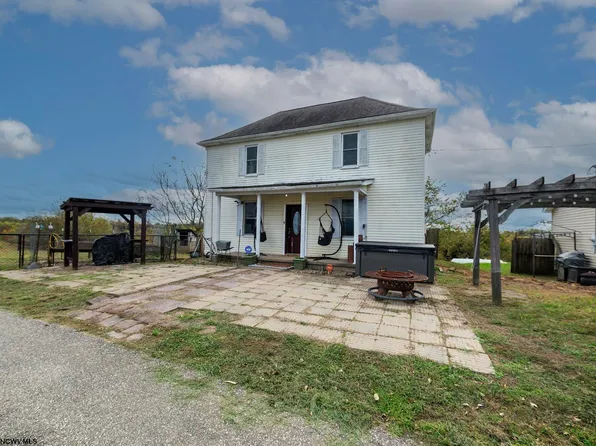 379 Rahm Dr, Proctor, WV 26055