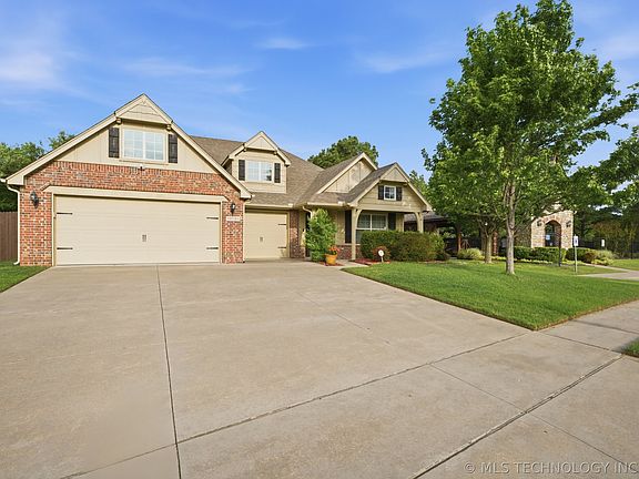 3rd image of 10586 N 121st East Ave
