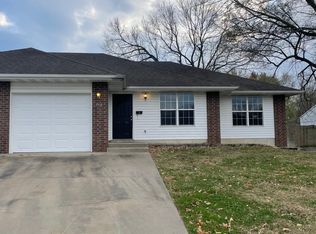318 W Walnut St, Bolivar, MO 65613