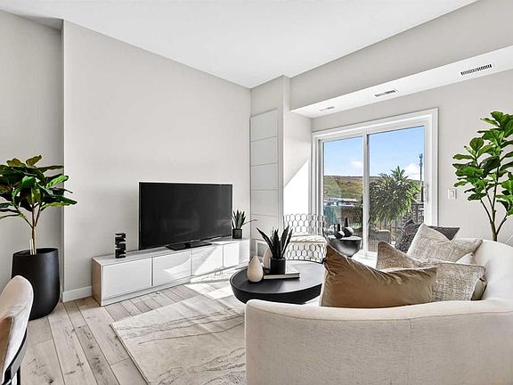 4th image of 255 E Les Jardins Park SE #408