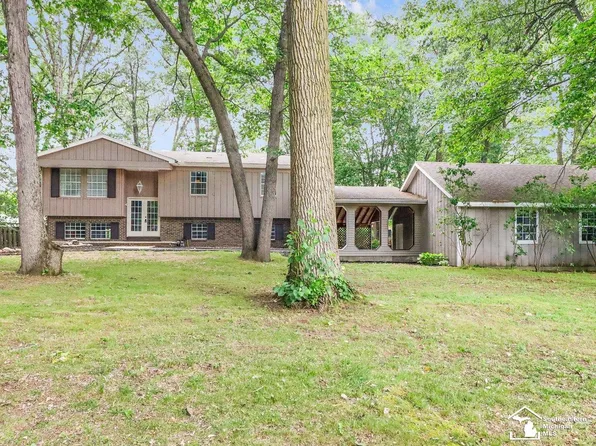 11589 Brookshire Dr, Temperance, MI 48182