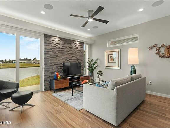 4th image of 844 Plantation Dr