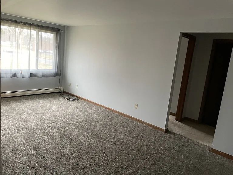 Tudor Lane Apartments — Photo 12