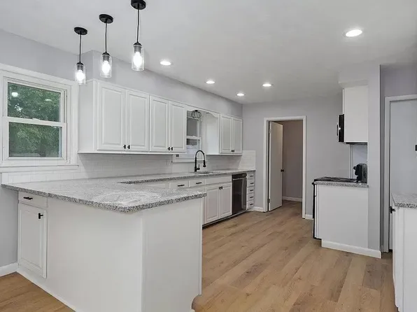 923 N Lone Pine Ave, Springfield, MO 65802