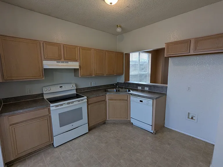 6425 Rainwater Way — Photo 9
