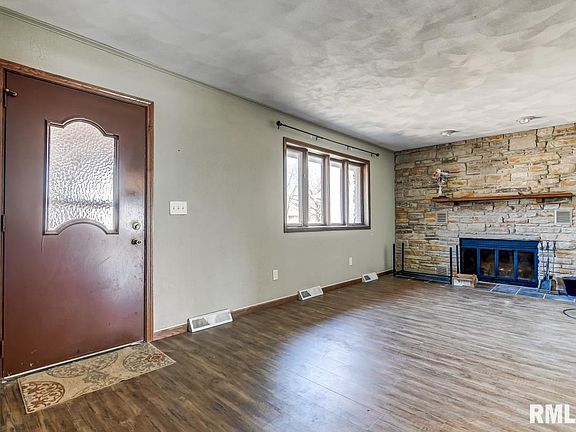 2nd image of 1221 Pine Ln