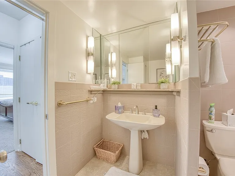 320 Fort Duquesne Blvd #26N — Photo 24
