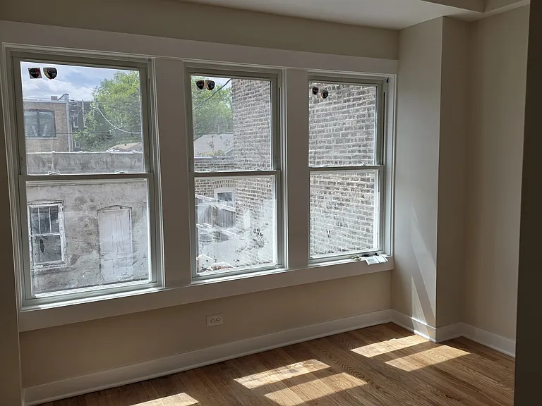 2637 W Winona St #1 — Photo 8