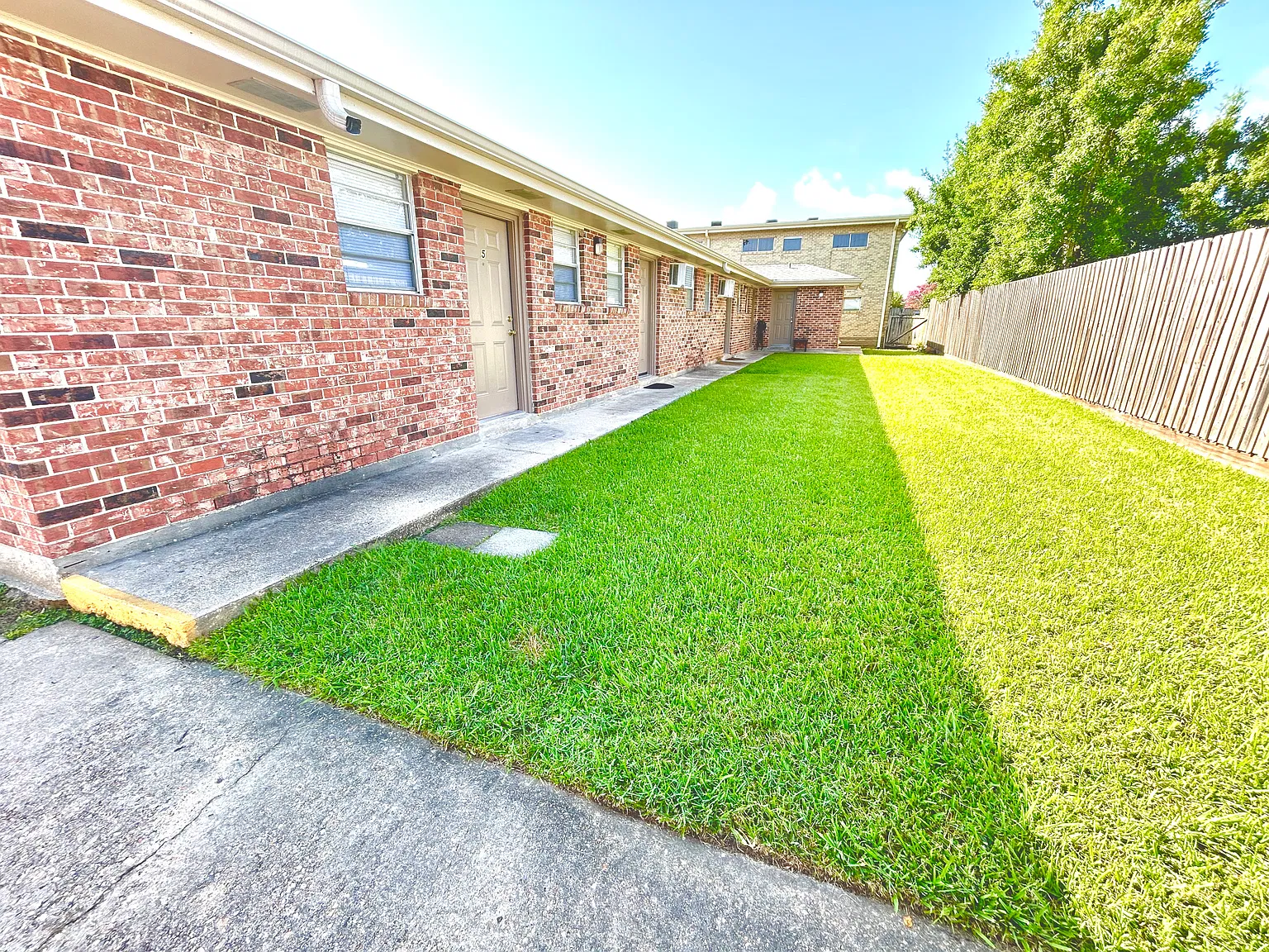 1620 Carrollton Ave — Photo 2