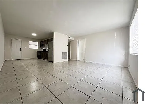 2 bed, 740 sqft, $1,600 — Photo 3