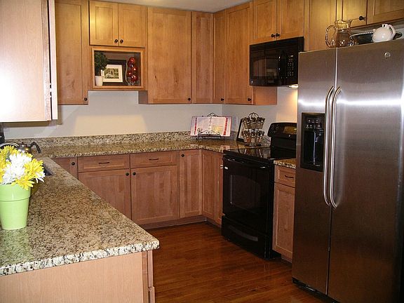 Kitchen-new appliances, granite