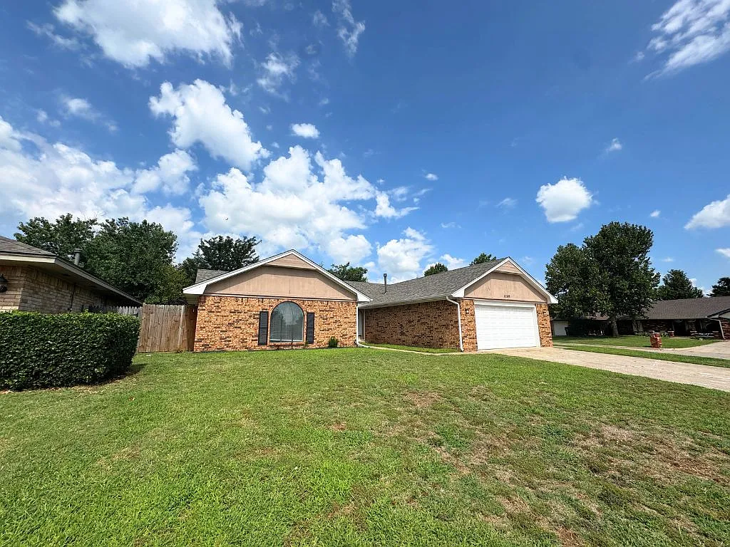 11629 Kings Circle Oklahoma City OK 73162 — Photo 2