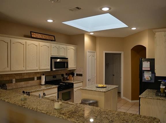 3rd image of 4112 Petersburg Dr