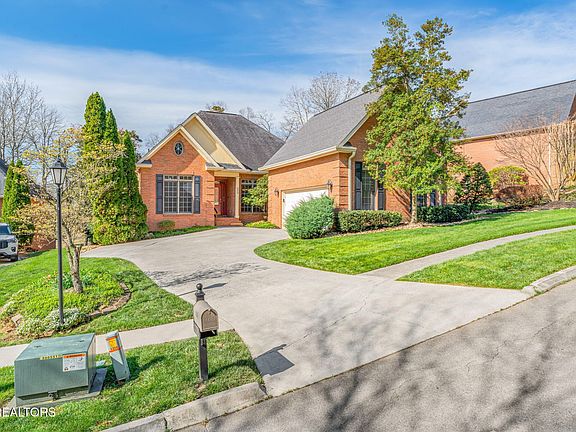 4th image of 220 Skyview Dr