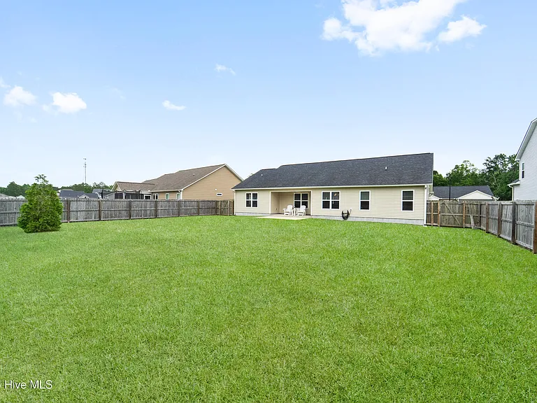242 Legacy Ln — Photo 32